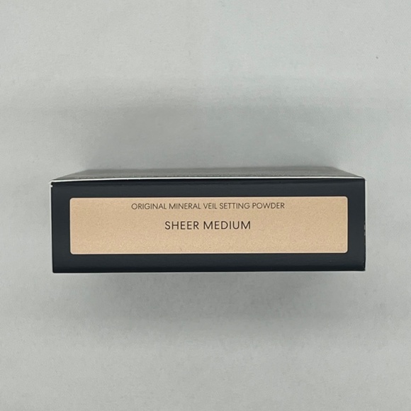 ORIGINAL MINERAL VEIL® PRESSED SETTING POWDER - Medium Sheer - Picture 4 of 13